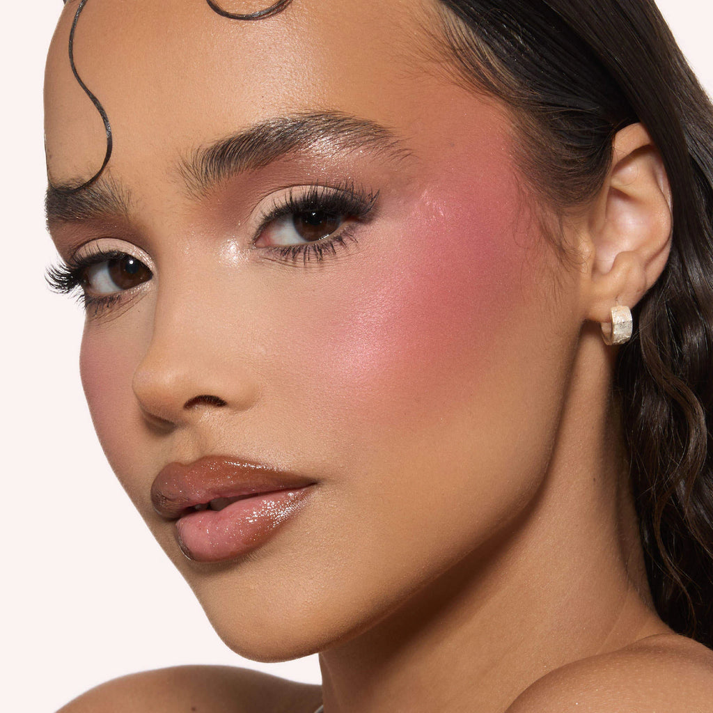 HUDA BEAUTY 
Blush Filter Blurring Blushlighters Palette